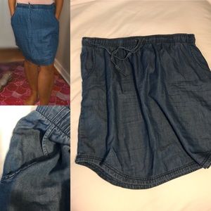 Lightweight denim skirt with pockets